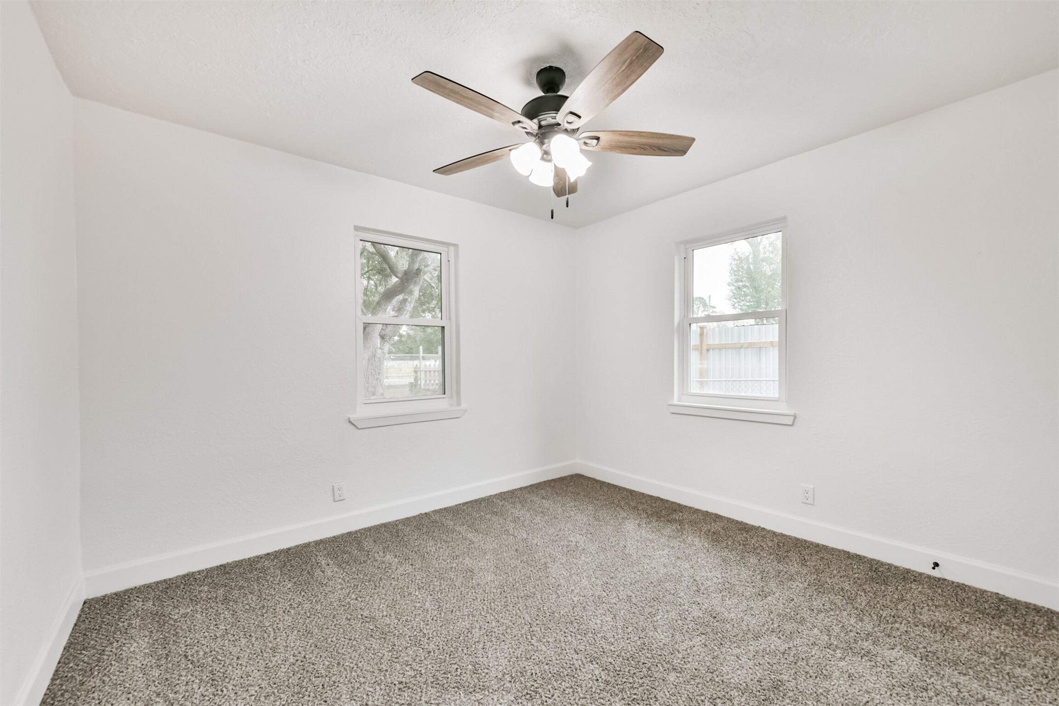 2121 County Road 892 Alvin, TX 77511 - Photo 14 of 24 2nd bedroom