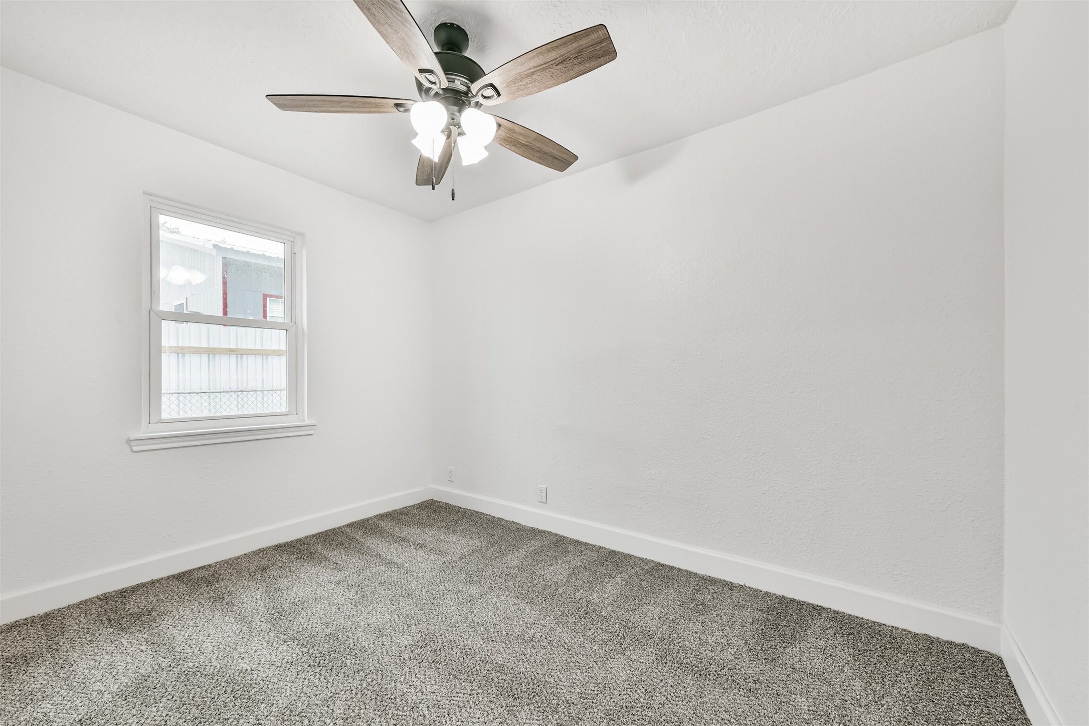 2121 County Road 892 Alvin, TX 77511 - Photo 16 of 24 3rd Bedroom
