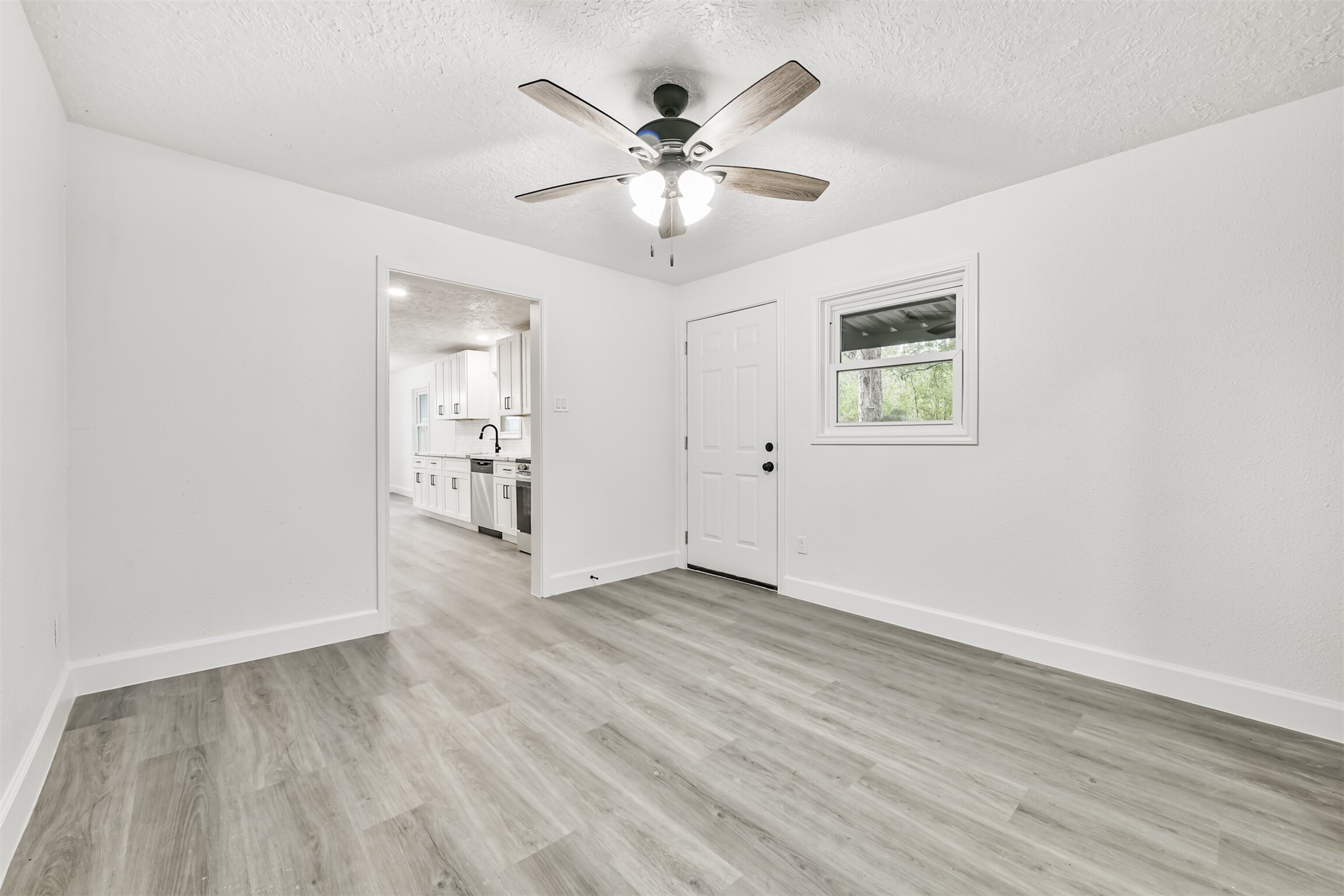 2121 County Road 892 Alvin, TX 77511 - Photo 20 of 24 other view of flex room/laundry room