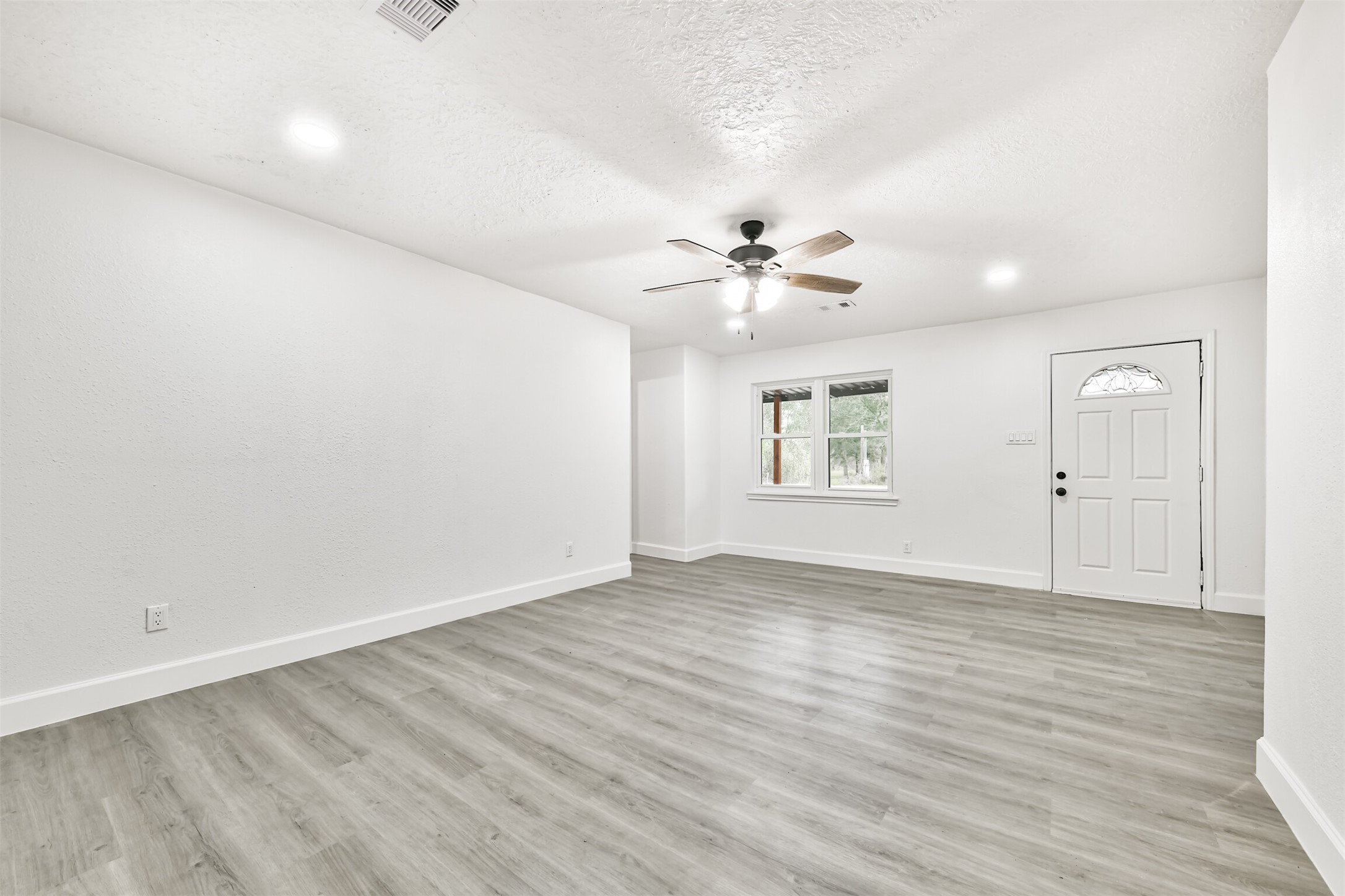 2121 County Road 892 Alvin, TX 77511 - Photo 4 of 24 Other view of living room