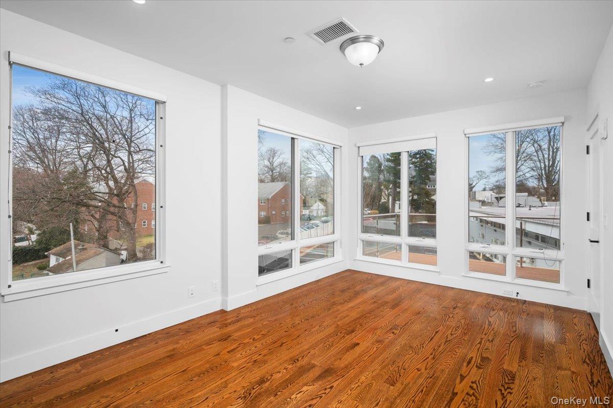 422 East Boston Post Road, Unit 303 Mamaroneck, NY 10543 - Photo 14 of 23