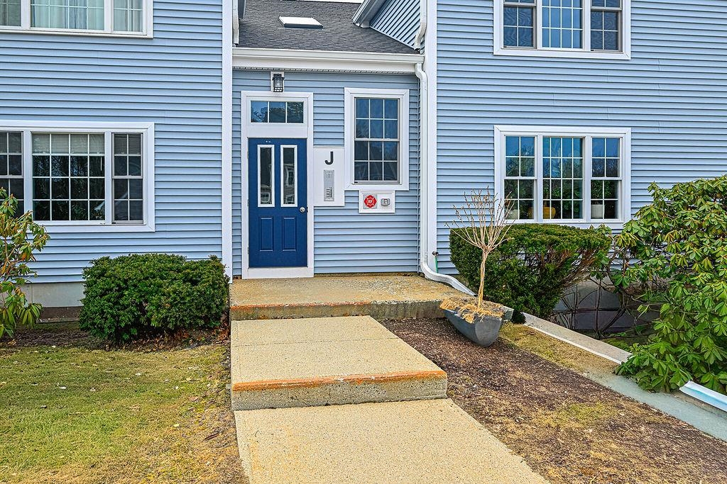 50 Brookside Drive, Unit J8 Exeter, NH 03833 - Photo 3 of 24