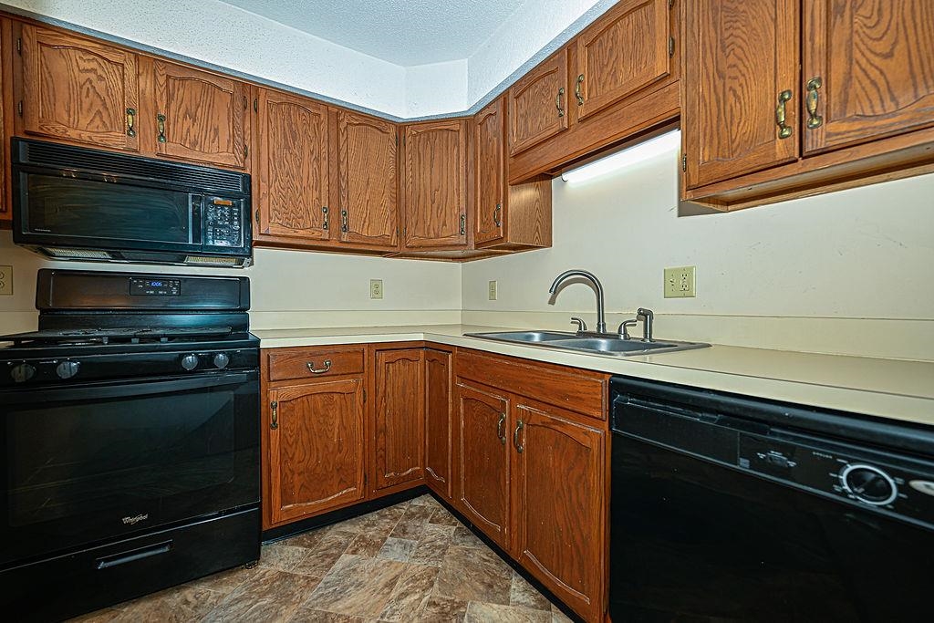50 Brookside Drive, Unit J8 Exeter, NH 03833 - Photo 5 of 24
