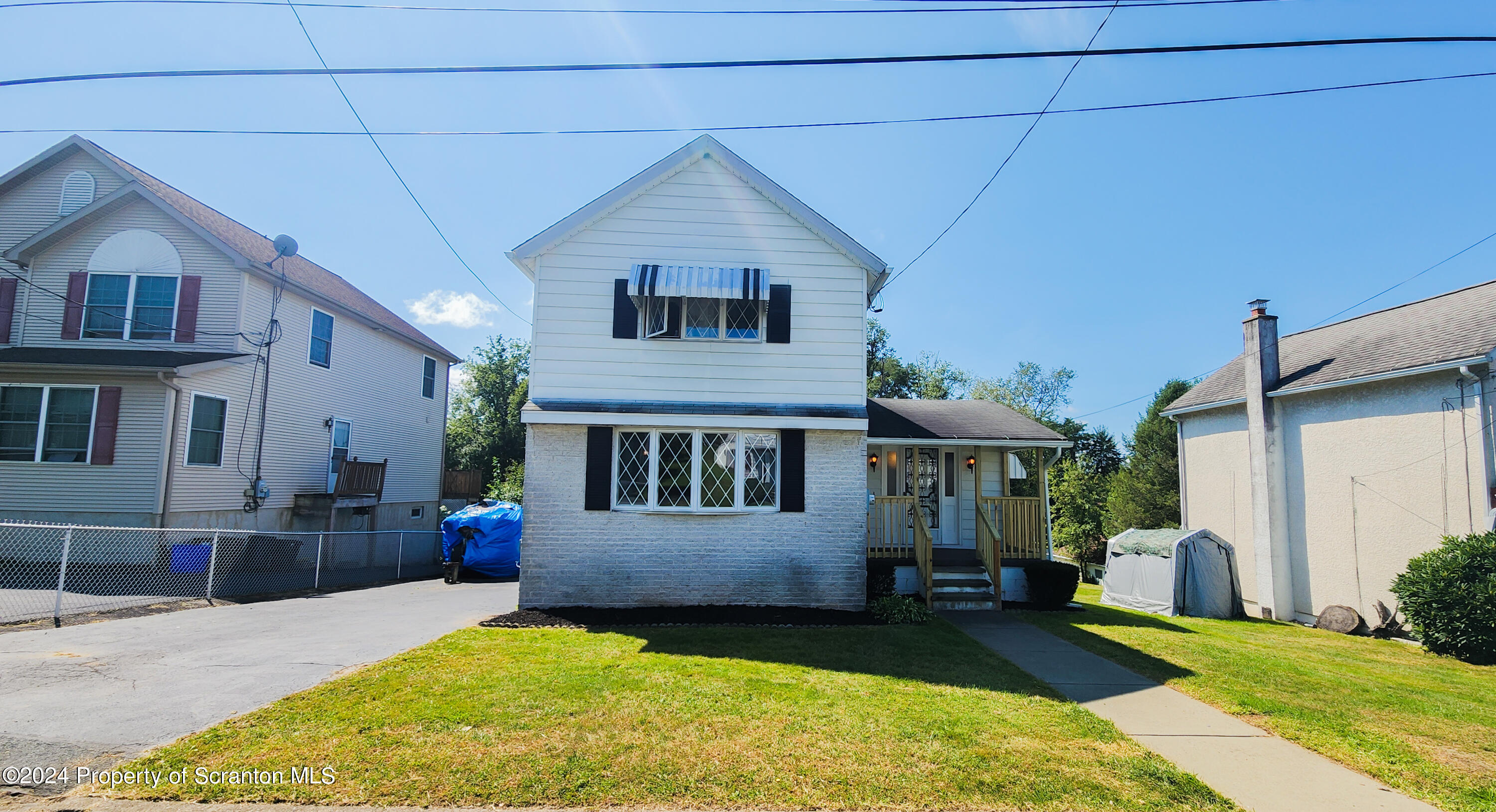 29 Washington Street Moosic, PA 18507 - Photo 1 of 25 Gallery Image 1