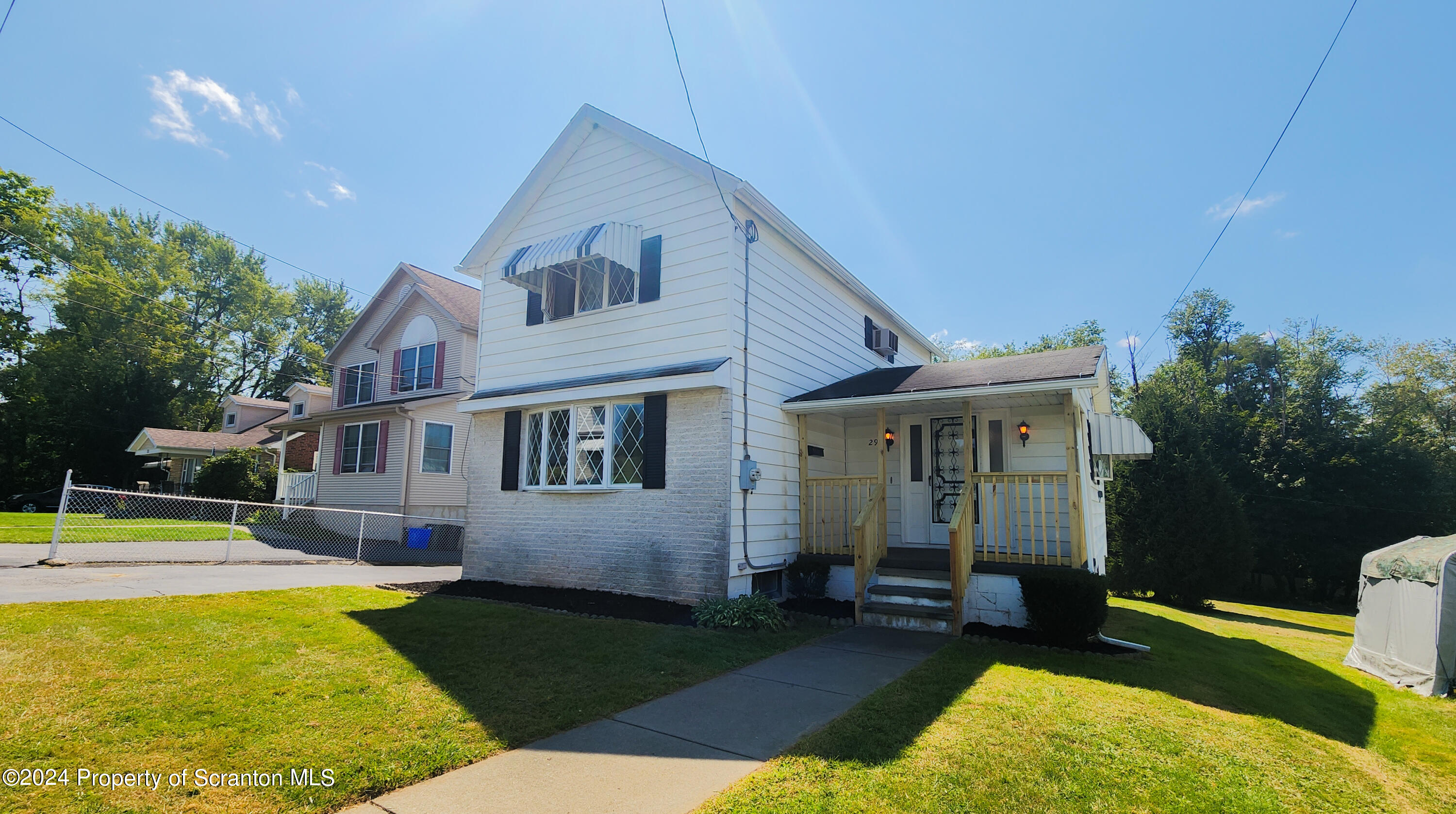29 Washington Street Moosic, PA 18507 - Photo 3 of 25 Gallery Image 3