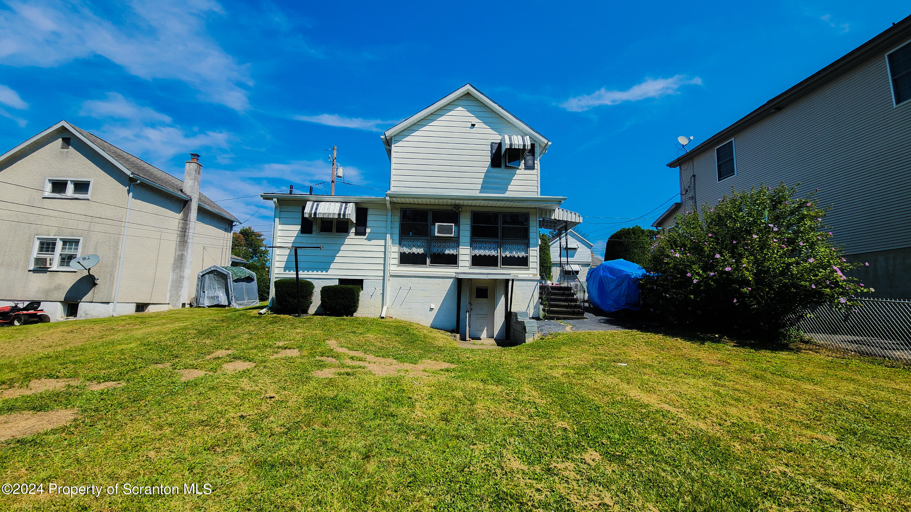 29 Washington Street Moosic, PA 18507 - Photo 4 of 25 Gallery Image 4