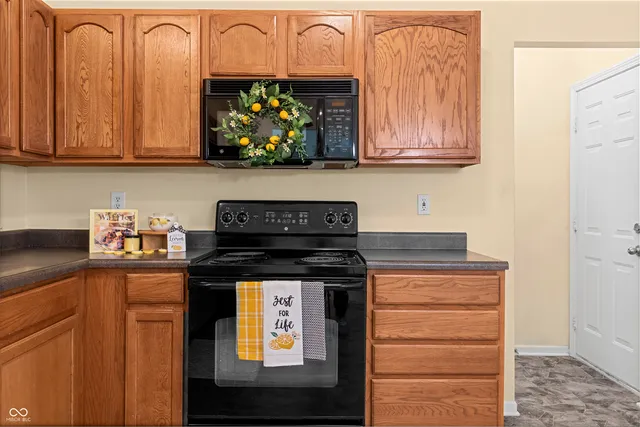 $283,900 | 19426 Prairie Crossing Drive, Noblesville, IN 46062