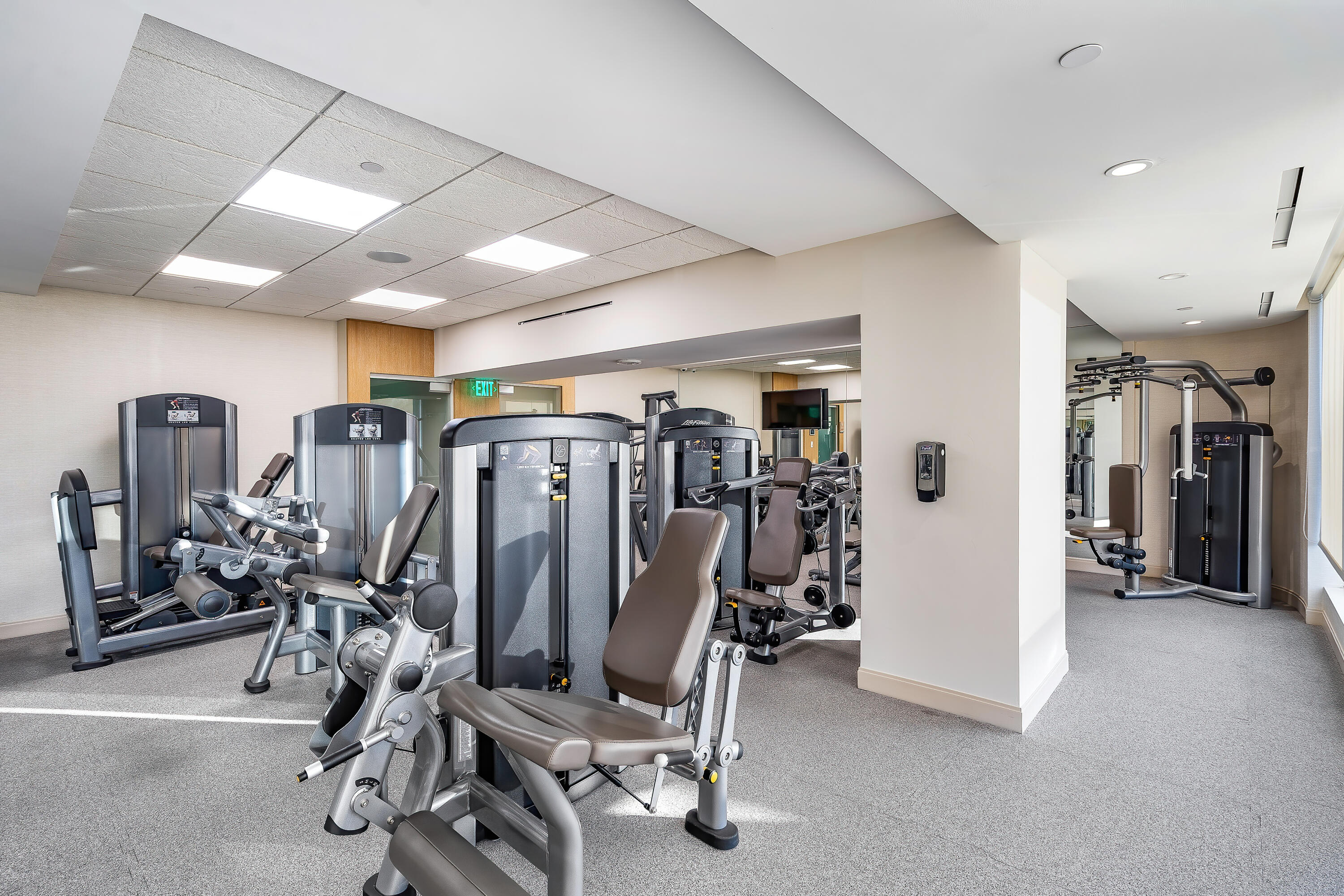 250 South Ocean Boulevard, Unit 7E Boca Raton, FL 33432 - Photo 38 of 45 a view of a room with gym equipment