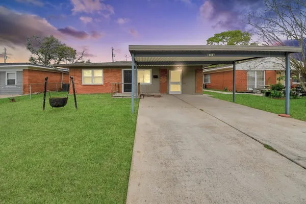 $1,950 | 2112 Dewberry Lane, Pasadena, TX 77502
