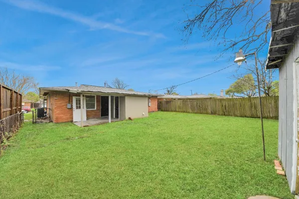 $1,950 | 2112 Dewberry Lane, Pasadena, TX 77502