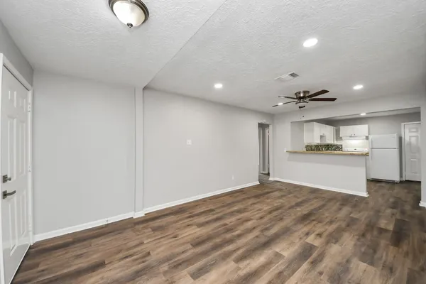 $1,950 | 2112 Dewberry Lane, Pasadena, TX 77502