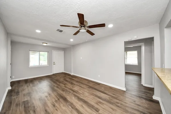 $1,950 | 2112 Dewberry Lane, Pasadena, TX 77502