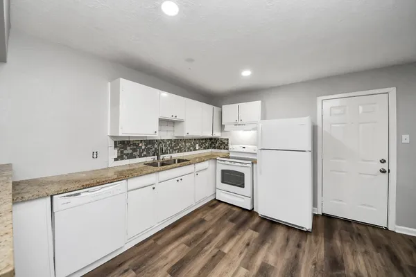 $1,950 | 2112 Dewberry Lane, Pasadena, TX 77502