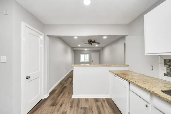 $1,950 | 2112 Dewberry Lane, Pasadena, TX 77502