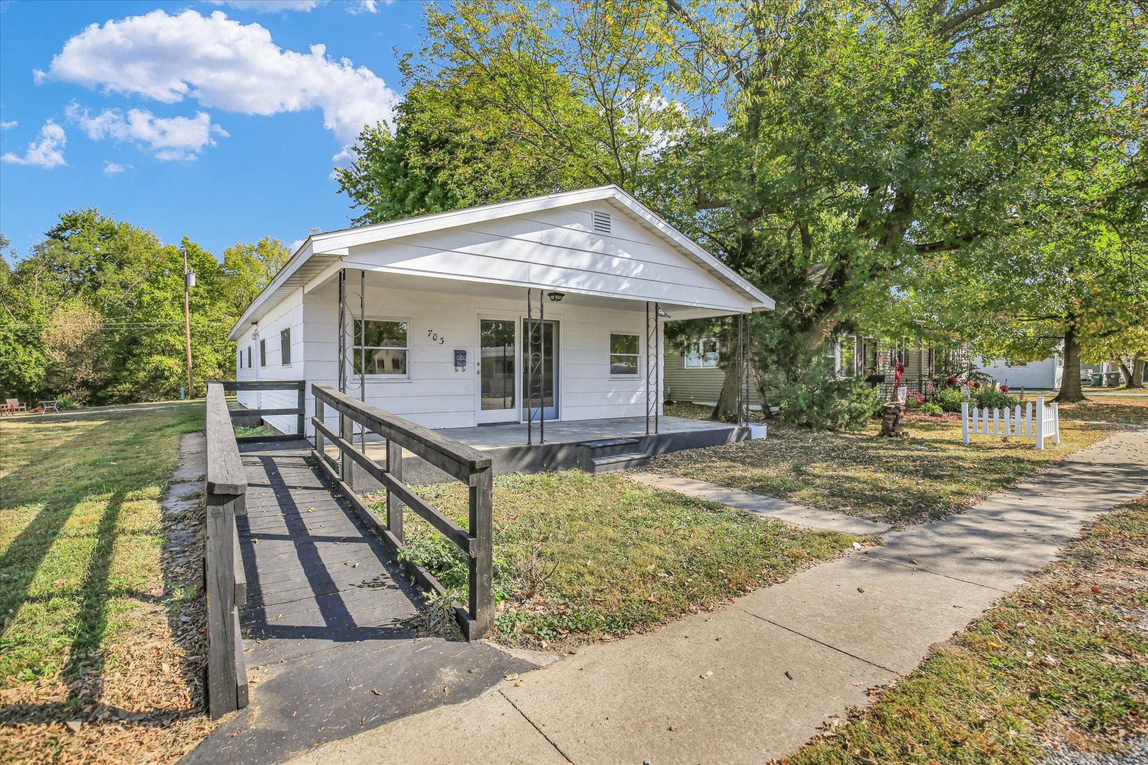a view of a house with a yard