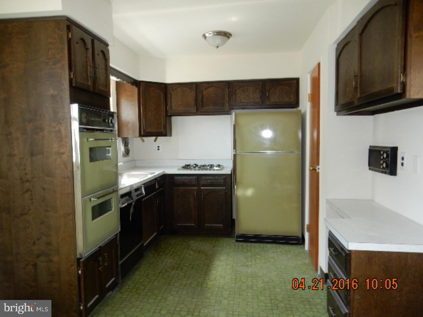 9985 A Sandy Road Philadelphia, PA 19115 - Photo 9 of 22 Kitchen