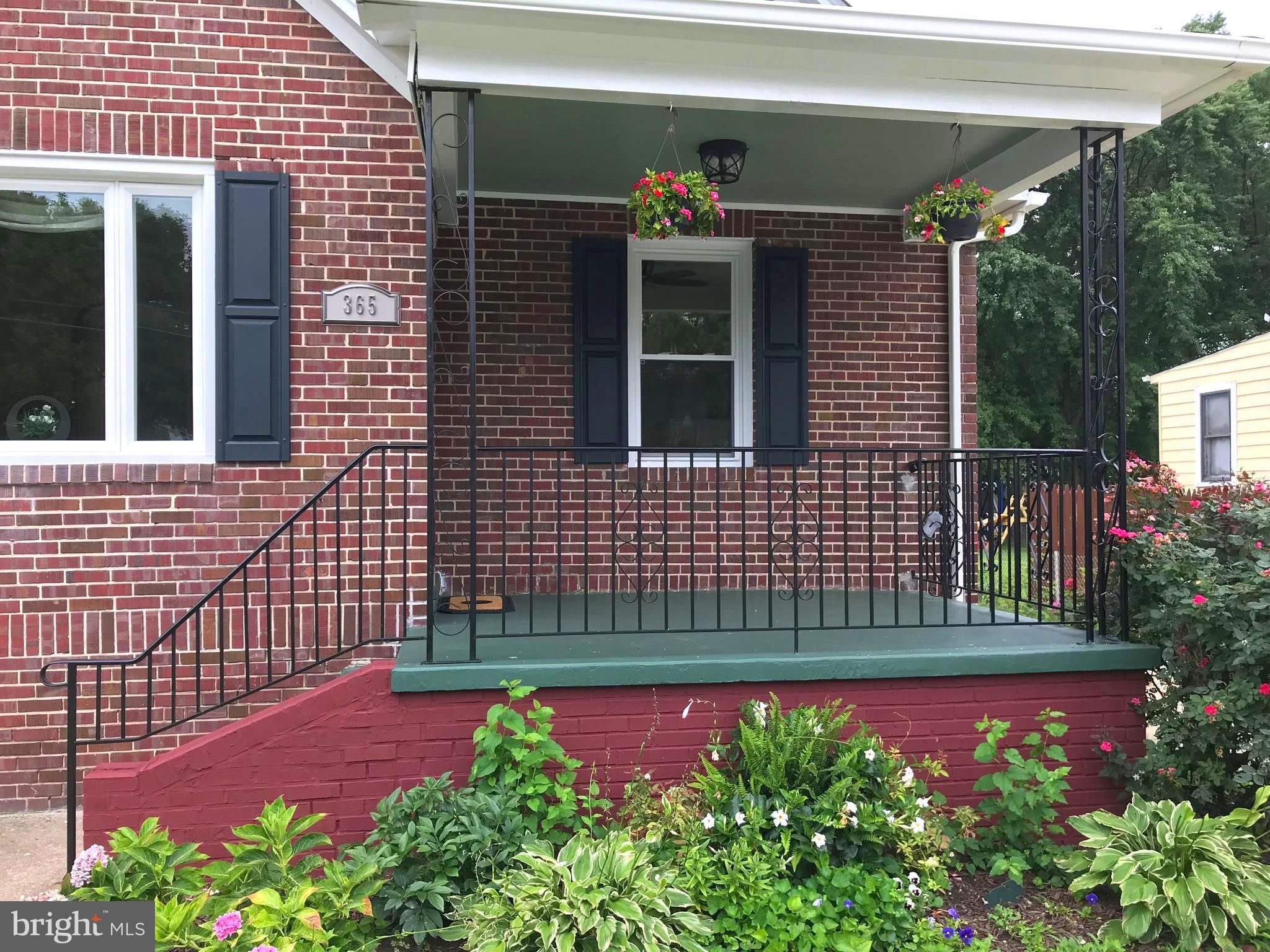 365 Townsend Road Baltimore, MD 21221 - Photo 2 of 29 Covered Front Porch