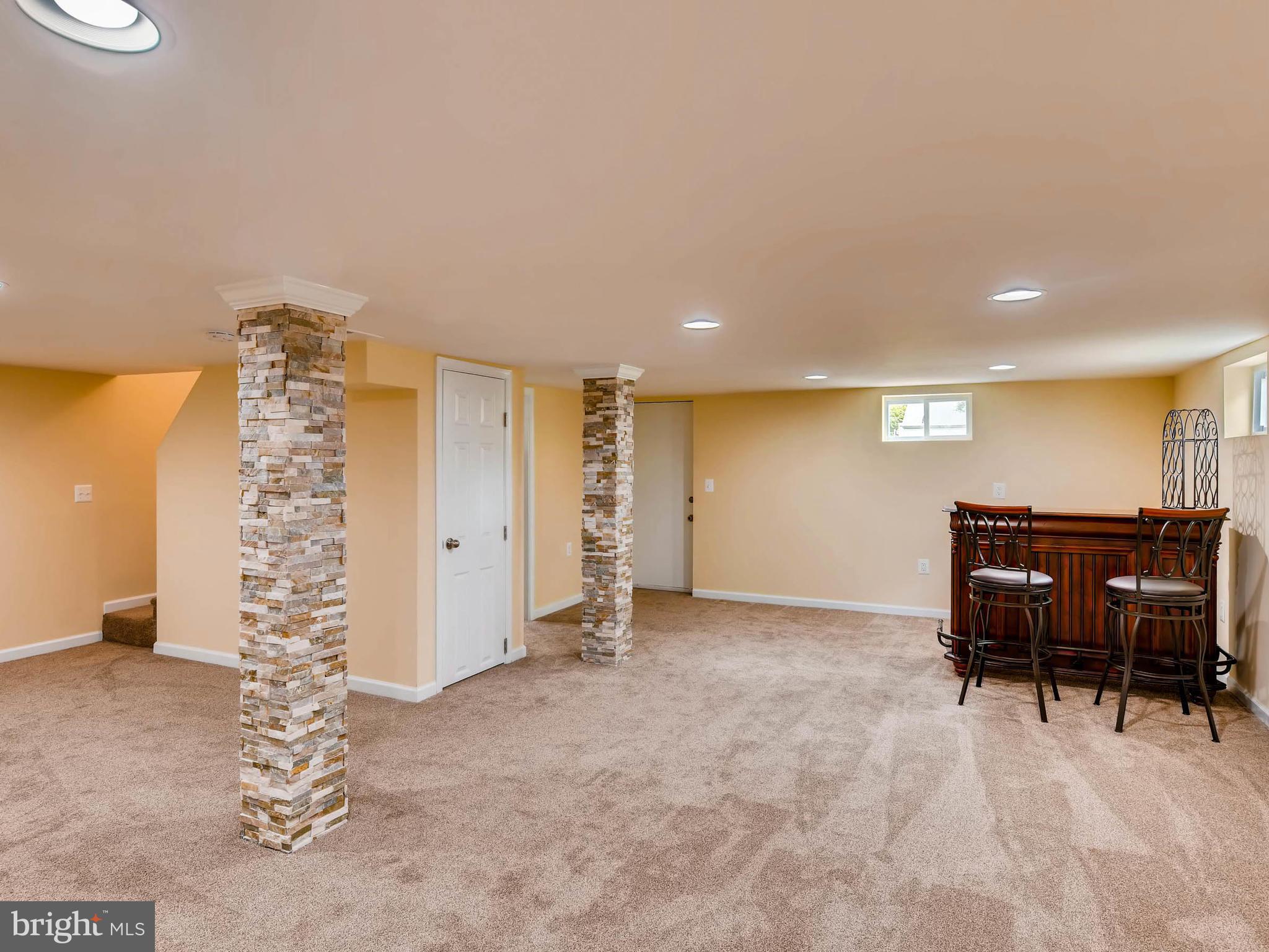 365 Townsend Road Baltimore, MD 21221 - Photo 19 of 29 Open Spacious Family Room- New Carpeting - Bar