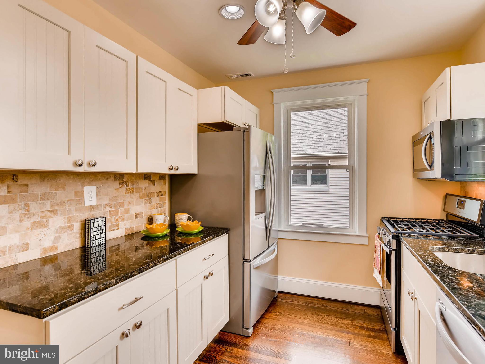 365 Townsend Road Baltimore, MD 21221 - Photo 10 of 29 Granite Counters- Tile Back Splash-