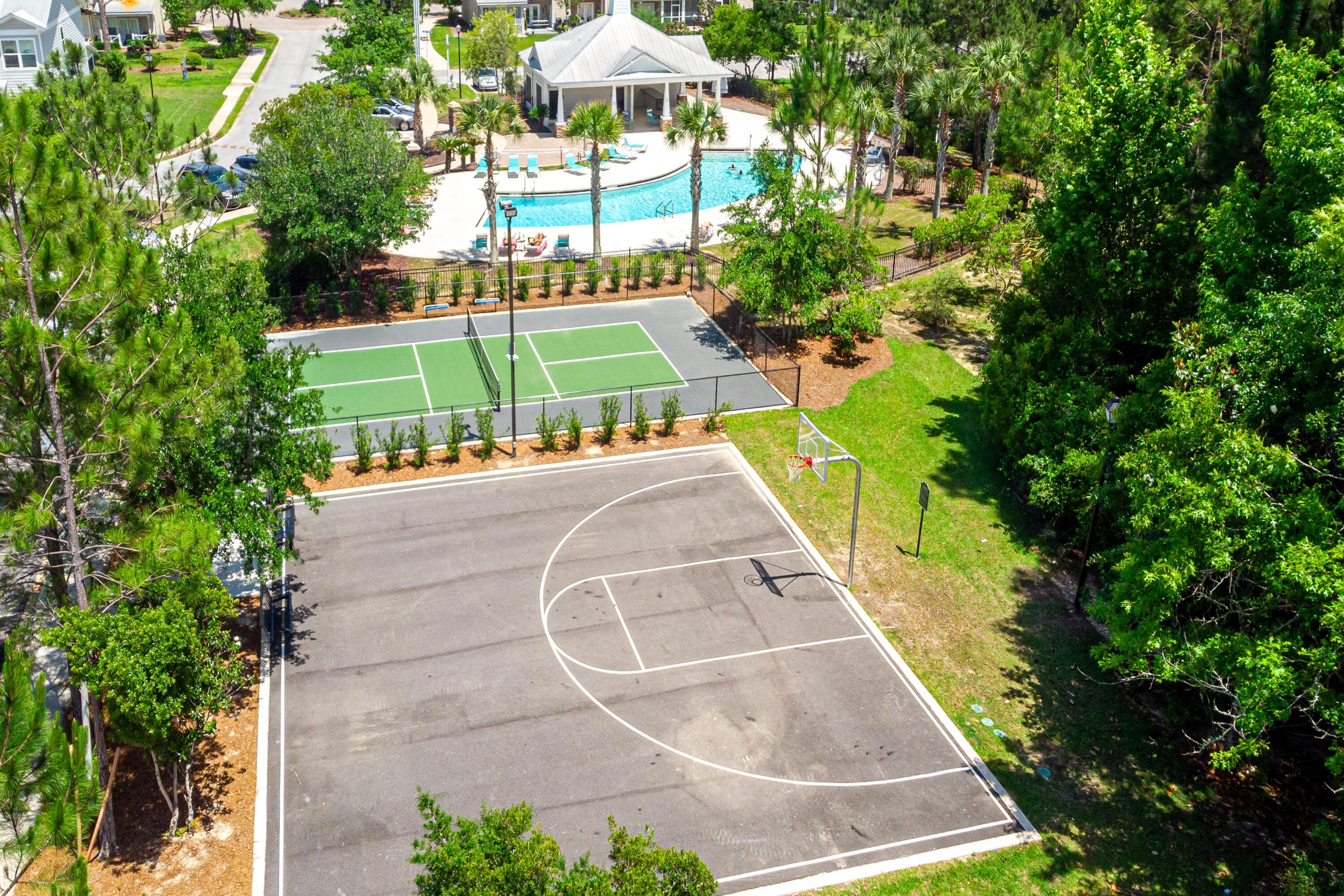 392 North Sand Palm Road Freeport, FL 32439 - Photo 28 of 36 a view of a backyard with a patio