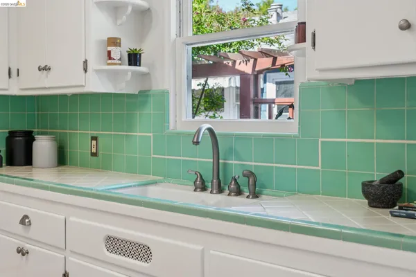 $949,000 | 716 Ashbury Avenue, El Cerrito, CA 94530