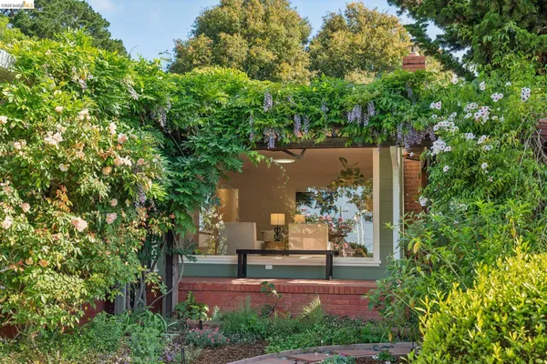 $949,000 | 716 Ashbury Avenue, El Cerrito, CA 94530