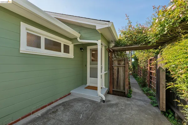 $949,000 | 716 Ashbury Avenue, El Cerrito, CA 94530
