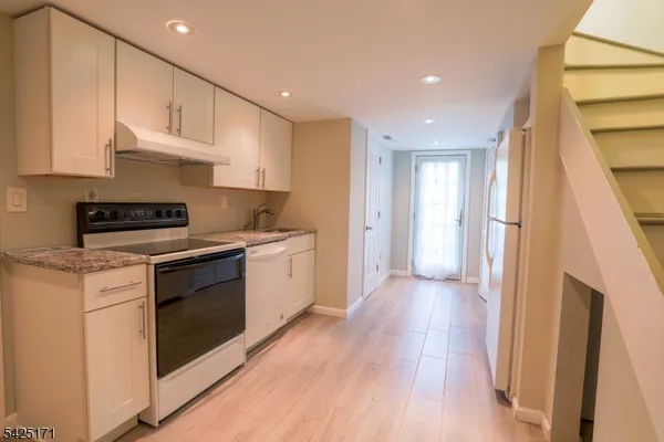 $3,750 | 210 Walnut Street, Unit LEFT, Garwood, NJ 07027