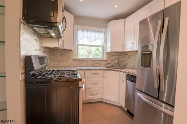 $3,750 | 210 Walnut Street, Unit LEFT, Garwood, NJ 07027