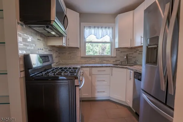 $3,750 | 210 Walnut Street, Unit LEFT, Garwood, NJ 07027