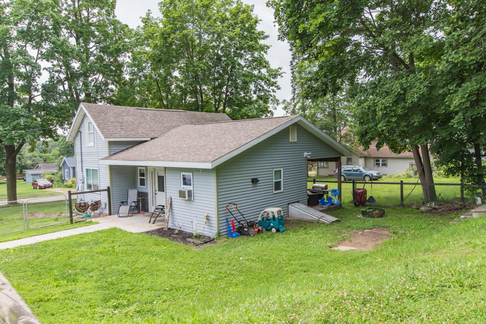 529 Clinton Street Marshall, MI 49068 - Photo 6 of 32 RN5_4226