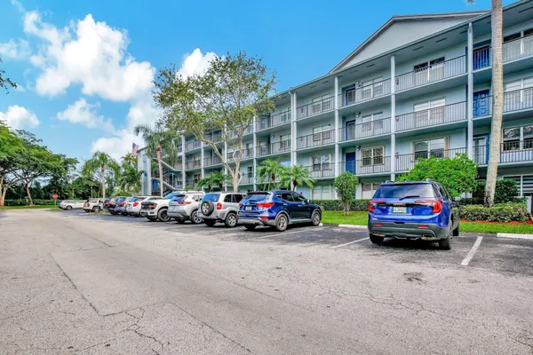 $1,950 | 12500 Southwest 5th Court, Unit 212M, Pembroke Pines, FL 33027