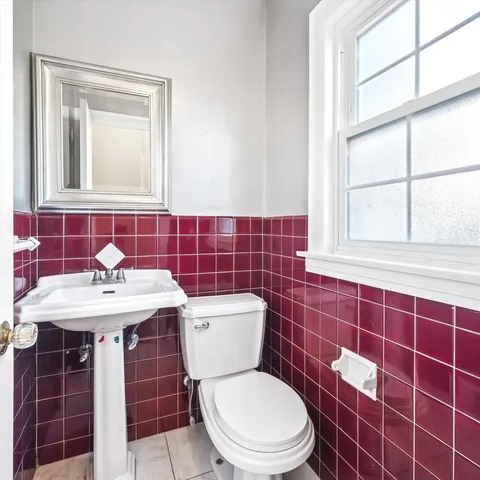 $875,000 | 839 Chilton Lane, Wilmette, IL 60091