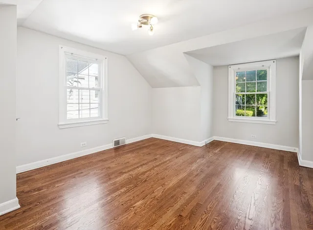 $875,000 | 839 Chilton Lane, Wilmette, IL 60091