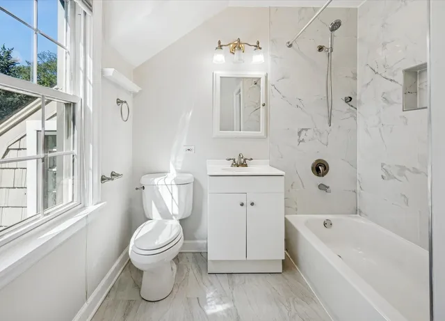 $875,000 | 839 Chilton Lane, Wilmette, IL 60091