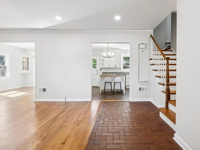 $875,000 | 839 Chilton Lane, Wilmette, IL 60091