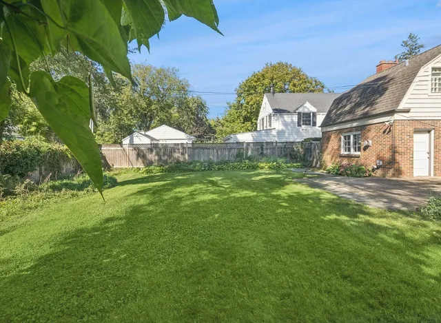 $875,000 | 839 Chilton Lane, Wilmette, IL 60091