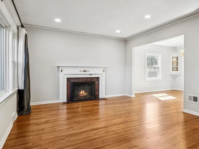 $875,000 | 839 Chilton Lane, Wilmette, IL 60091