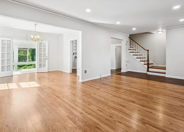 $875,000 | 839 Chilton Lane, Wilmette, IL 60091