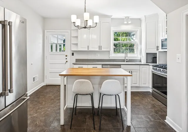 $875,000 | 839 Chilton Lane, Wilmette, IL 60091