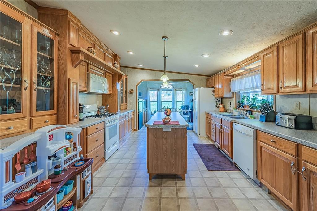 1653 Arona Road Irwin, PA 15642 - Photo 5 of 25 Gallery Image 5