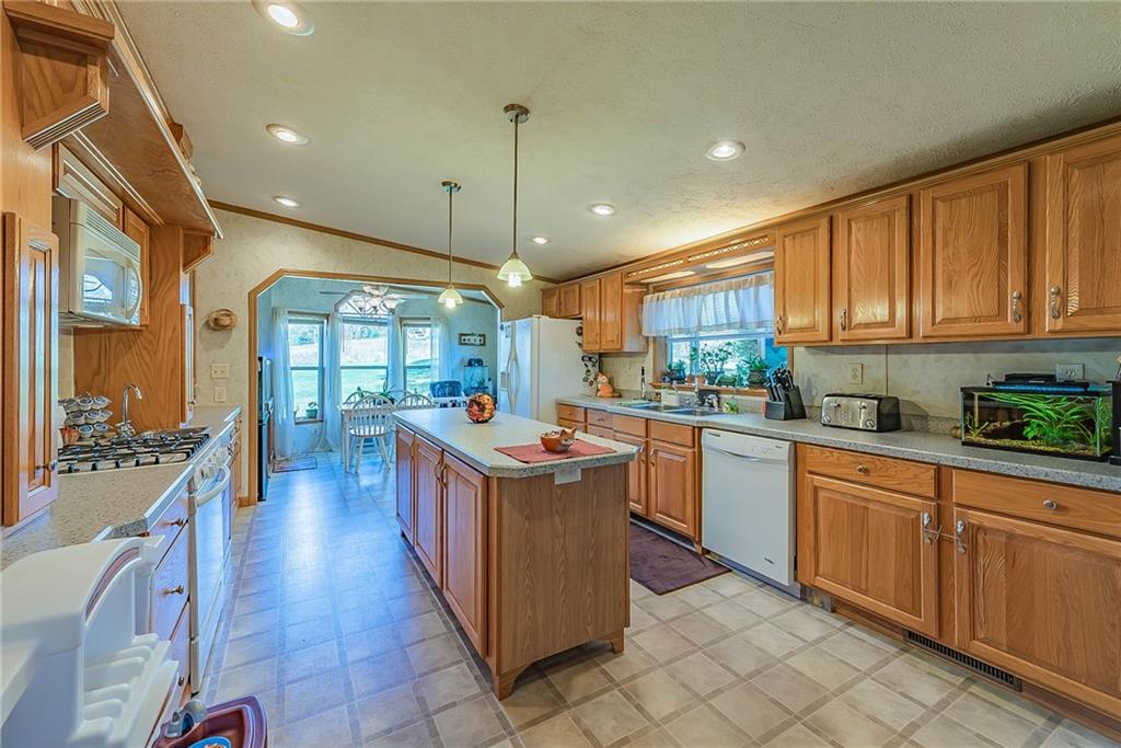 1653 Arona Road Irwin, PA 15642 - Photo 6 of 25 Gallery Image 6