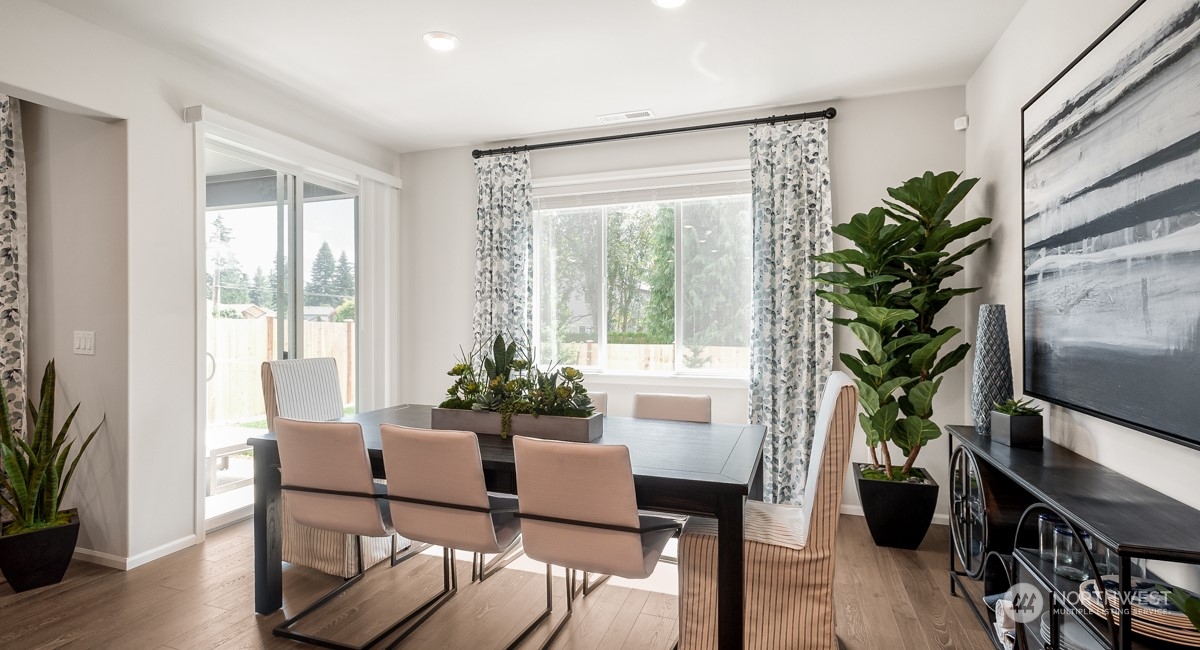 4130 235th Place Southeast, Unit 44 Bothell, WA 98021 - Photo 8 of 19 a living room with furniture and a potted plant