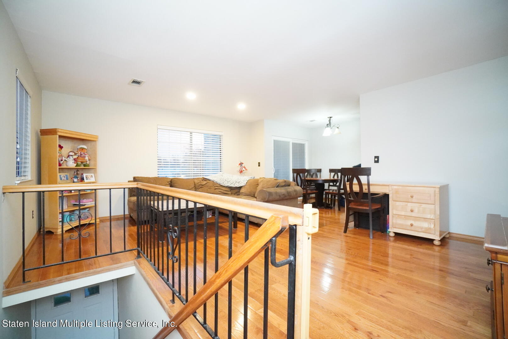 661 Correll Avenue Staten Island, NY 10309 - Photo 4 of 30 Photo Nov 22, 4 25 41 PM