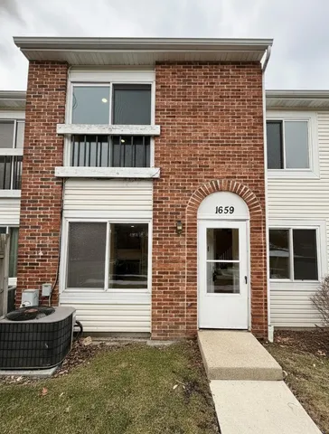 $299,900 | 1659 Islandview Court, Hoffman Estates, IL 60169