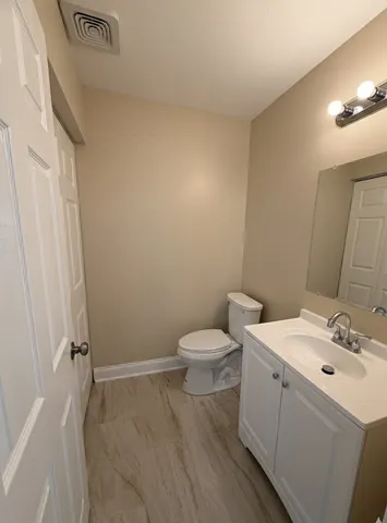 $299,900 | 1659 Islandview Court, Hoffman Estates, IL 60169