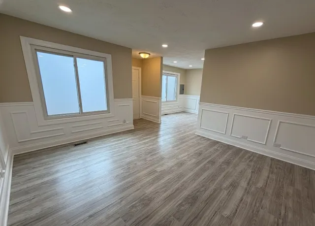 $299,900 | 1659 Islandview Court, Hoffman Estates, IL 60169