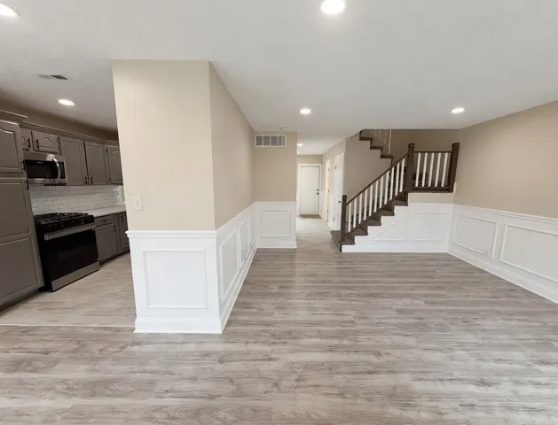 $299,900 | 1659 Islandview Court, Hoffman Estates, IL 60169