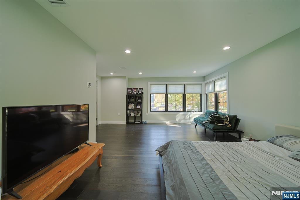 258 County Road Demarest, NJ 07627 - Photo 32 of 49