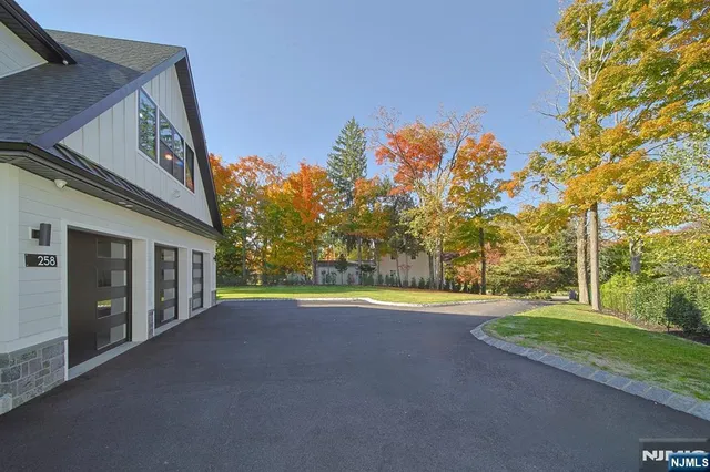 $2,890,000 | 258 County Road, Demarest, NJ 07627